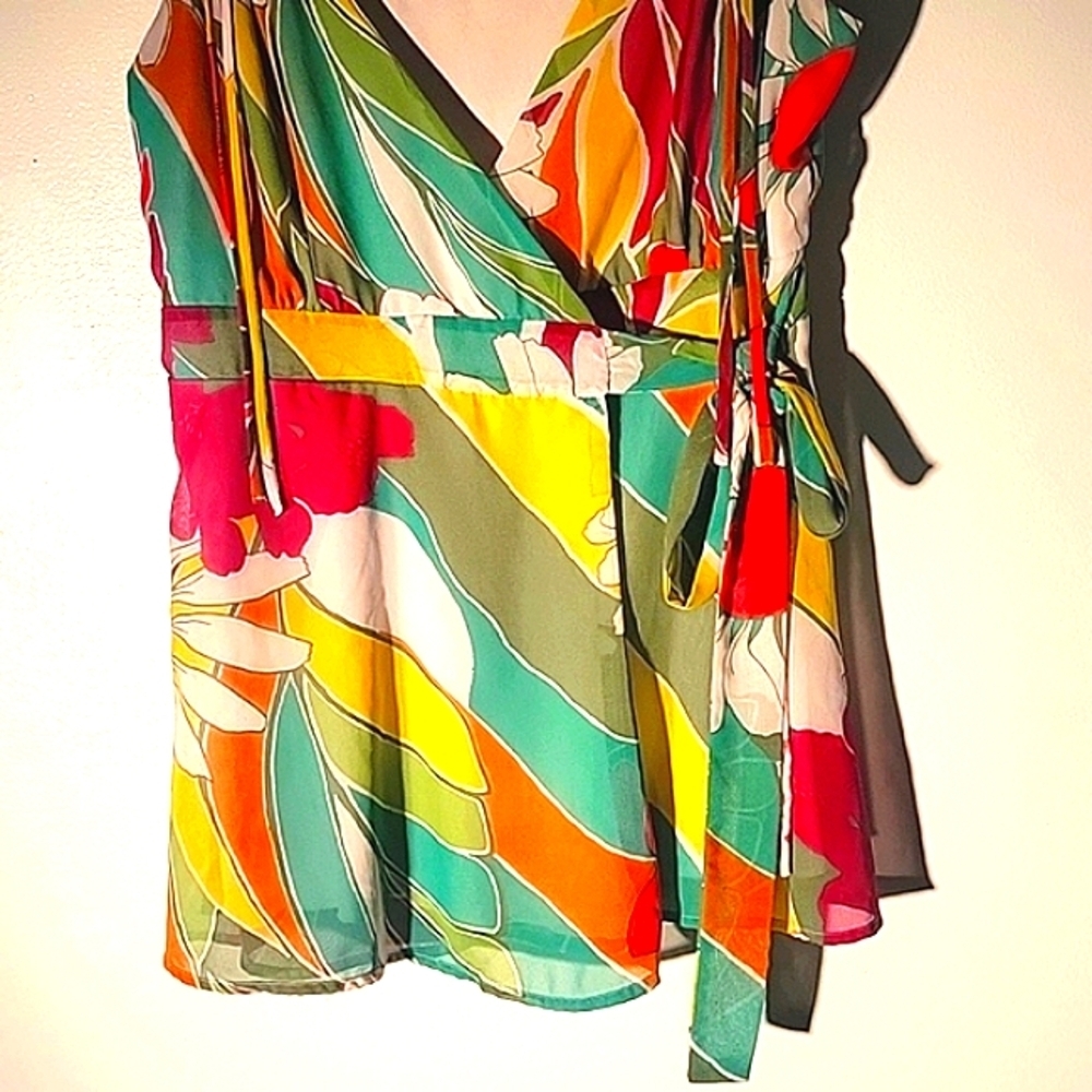 Johnathan Martin Woman's Multi Color Wrap & Tie Floral Blouse, Size: M - Picture 6 of 8